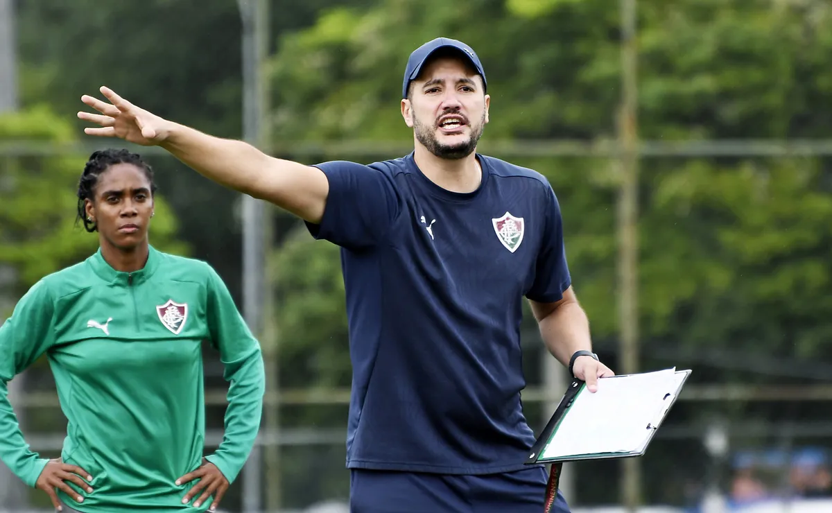 Saulo Silva exalta clima do Fluminense em primeiros dias de trabalho após recesso: “Muito motivadas”