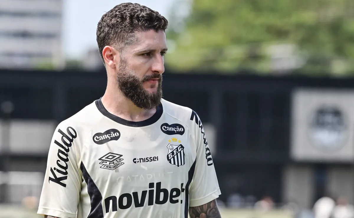 Fora dos planos de Cuca, Zé Rafael pode ser cedido pelo Santos por empréstimo ao Internacional