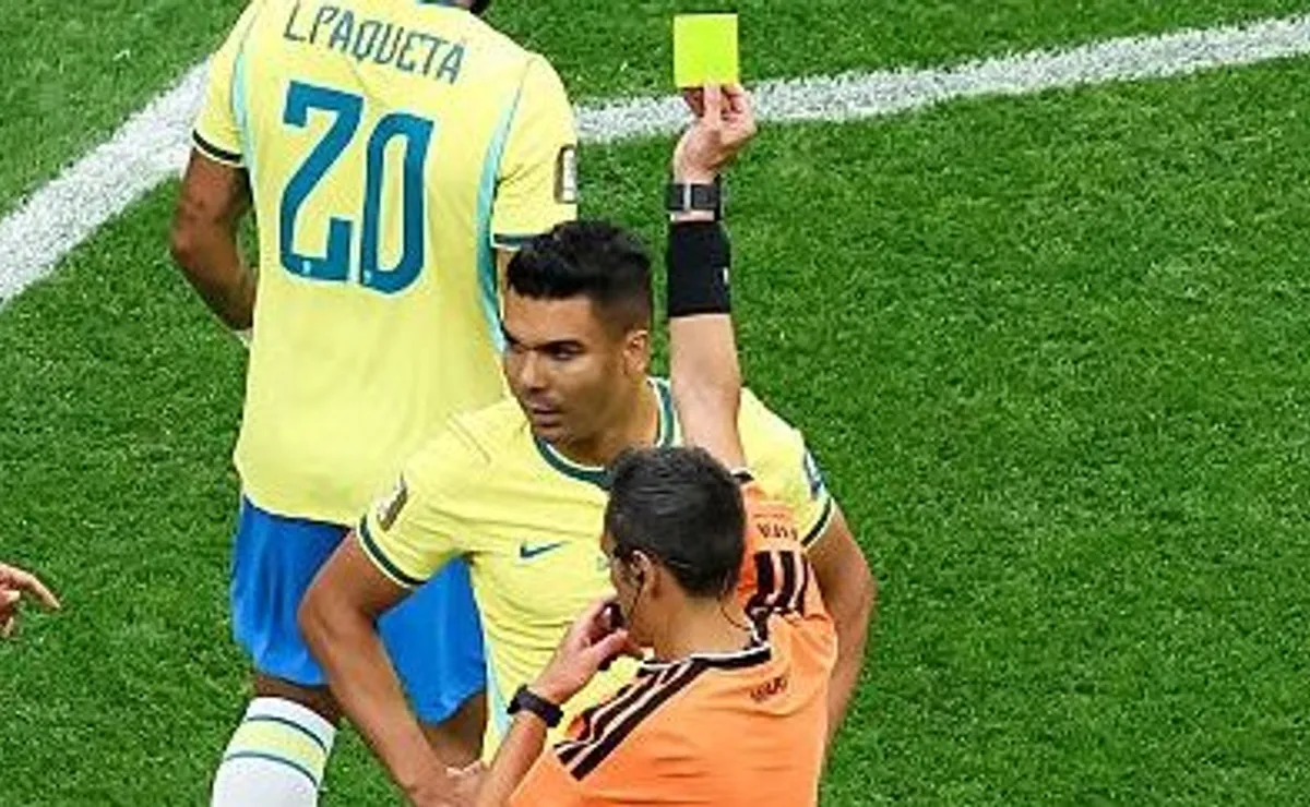 FIFA pode punir Brasil por cartões amarelos de Danilo e Casemiro e aplicar multa de 20 mil dólares