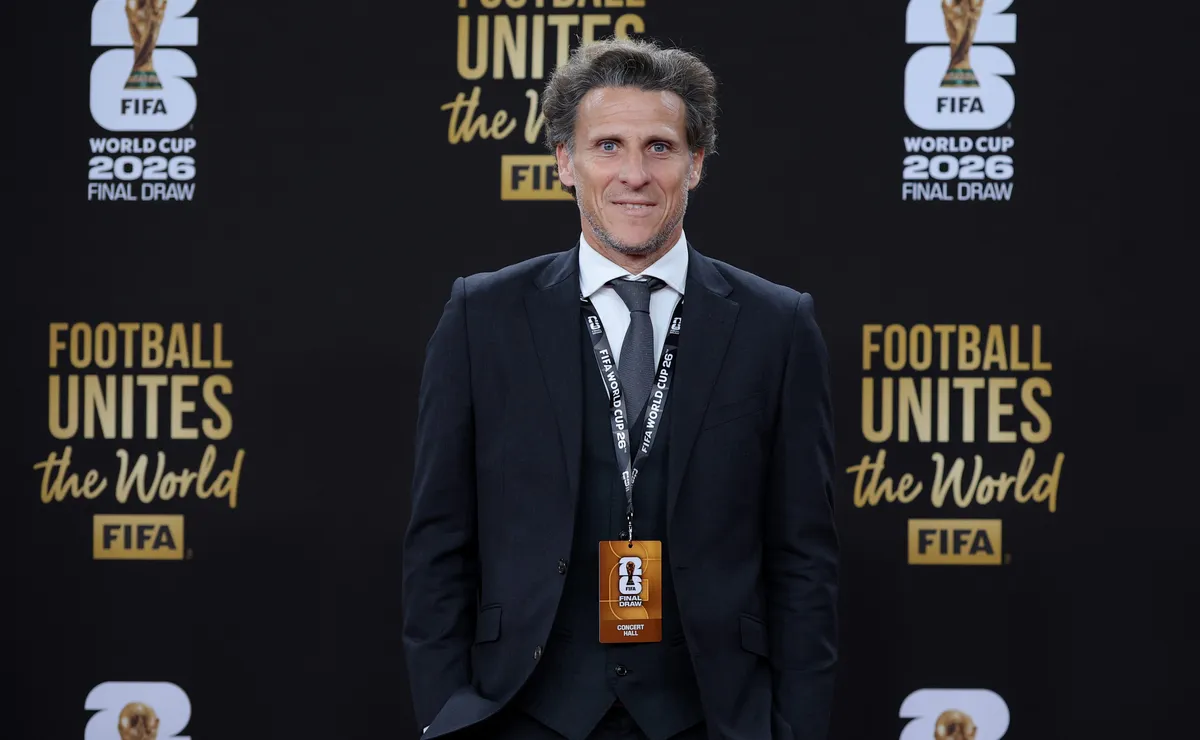 Diego Forlán se coloca à disposição e surge como opção para treinar o Uruguai