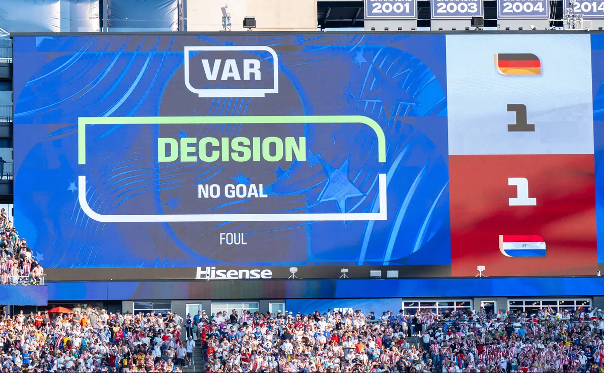 VAR interfere e árbitro Jalal Jayed anula gol de Tah em Alemanha X Paraguai pela Copa do Mundo