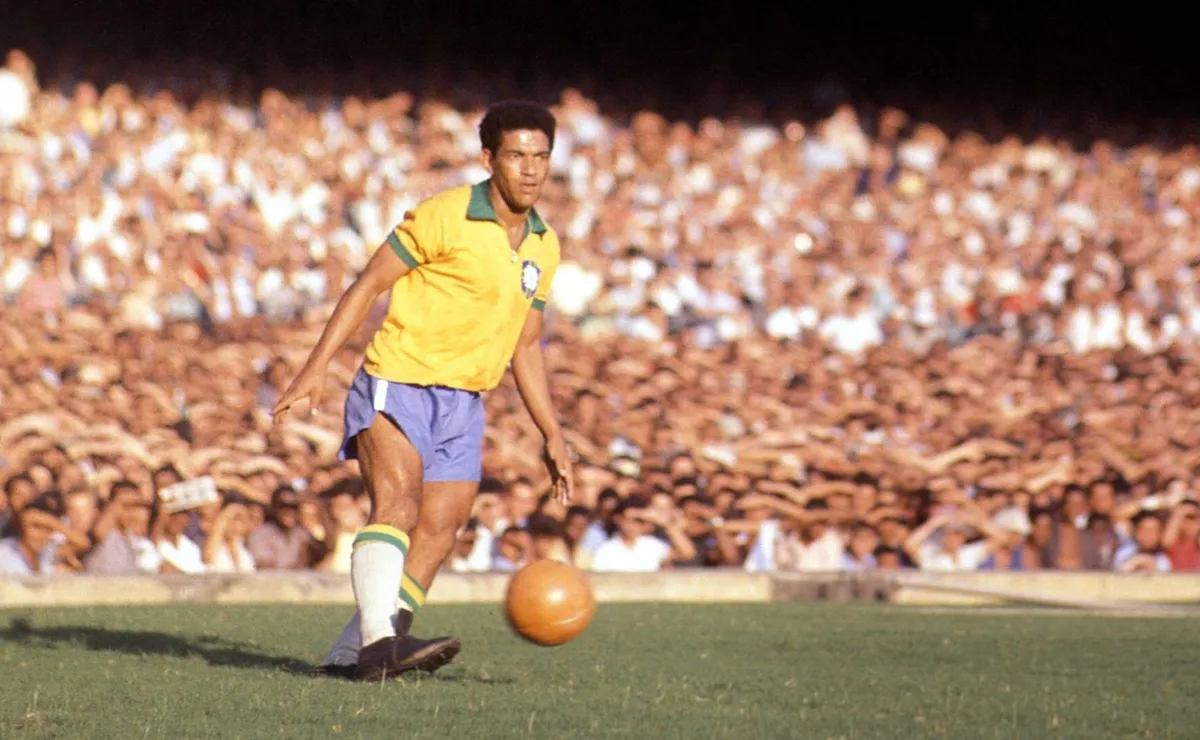 Mané Garrincha eternizou seu nome com atuações históricas e dois títulos em Copas do Mundo