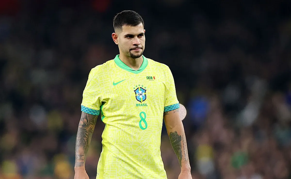 Bruno Guimarães está a duas assistências de igualar feito de Pelé na Copa do Mundo de 1970