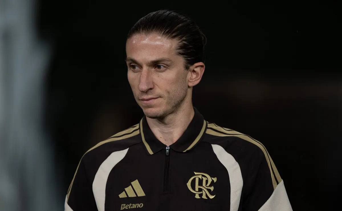 Filipe Luís encaminha licença da UEFA, dando passo importante para comandar oficialmente o Monaco