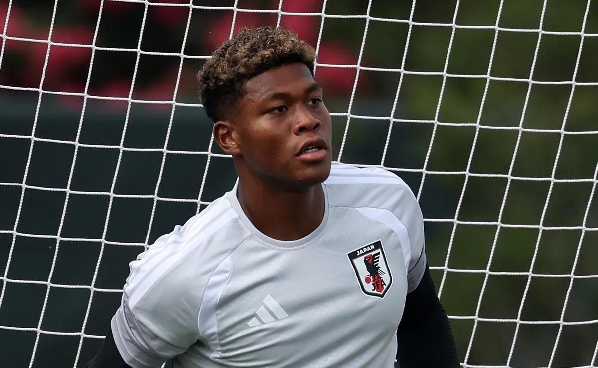 Suzuki, goleiro do Japão, se posiciona após eliminação para o Brasil na Copa do Mundo