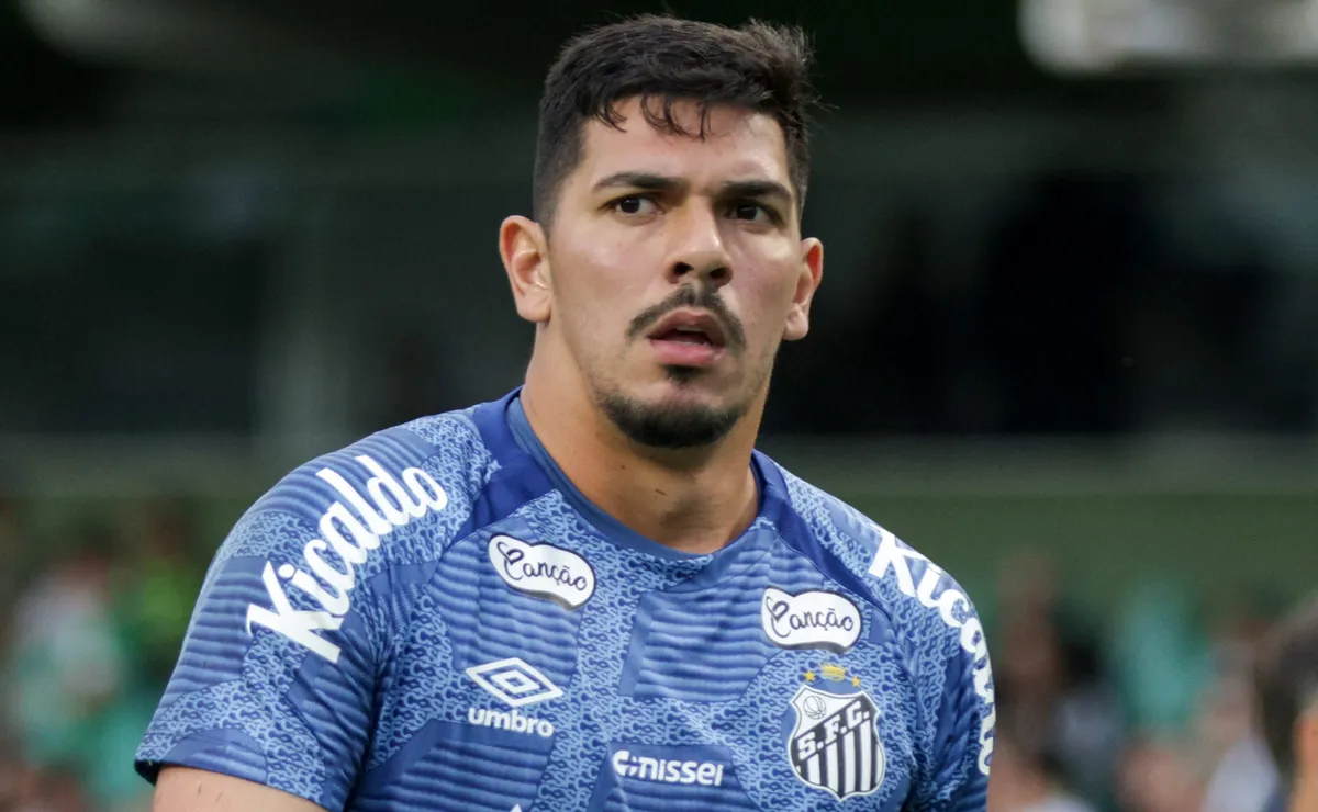 João Paulo tem empréstimo encerrado e comissão técnica não pretende reintegrá-lo ao elenco do Santos