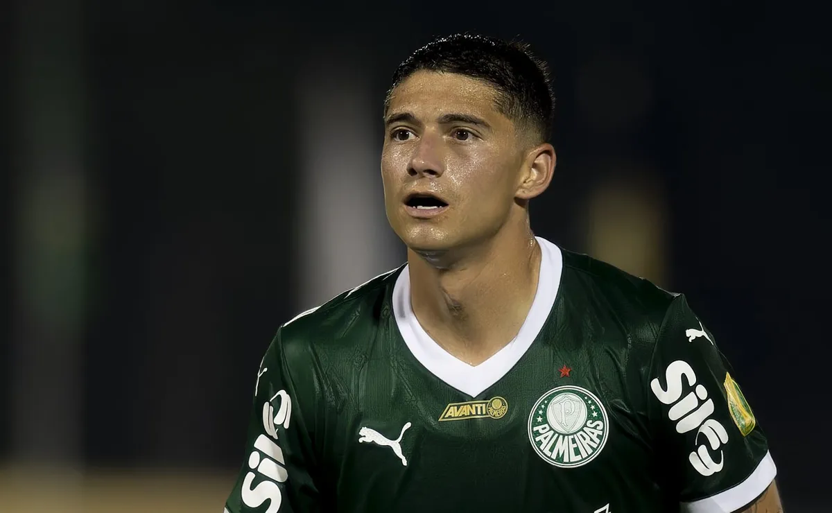 Real Betis coloca Emiliano Martínez na lista de alvos, mas Palmeiras não topa vendê-lo