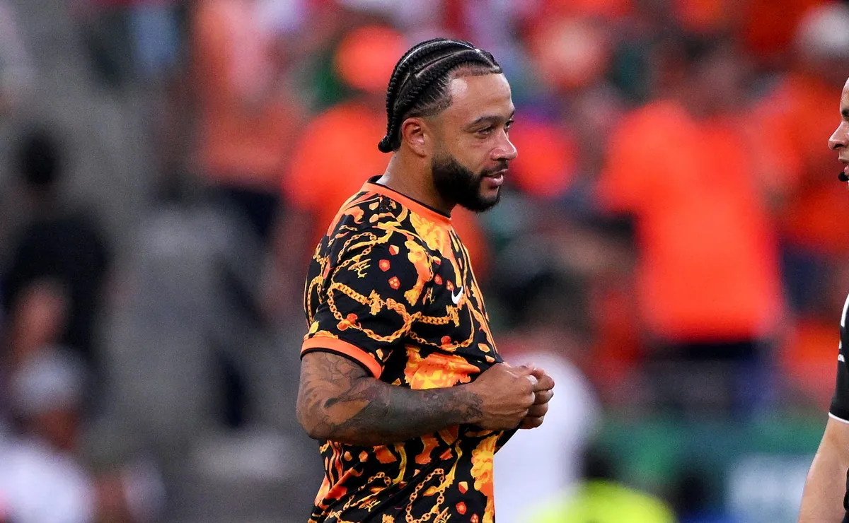 Eliminação da Holanda e ausência de Memphis Depay movimentam torcida do Corinthians