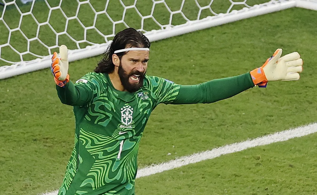 Alisson leva vantagem sobre Nyland e domina números antes de Brasil x Noruega