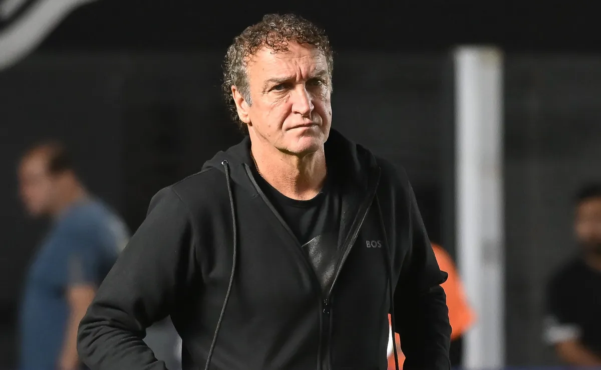 Santos prioriza outras posições e deixa a lateral-direita no fim da lista de reforços