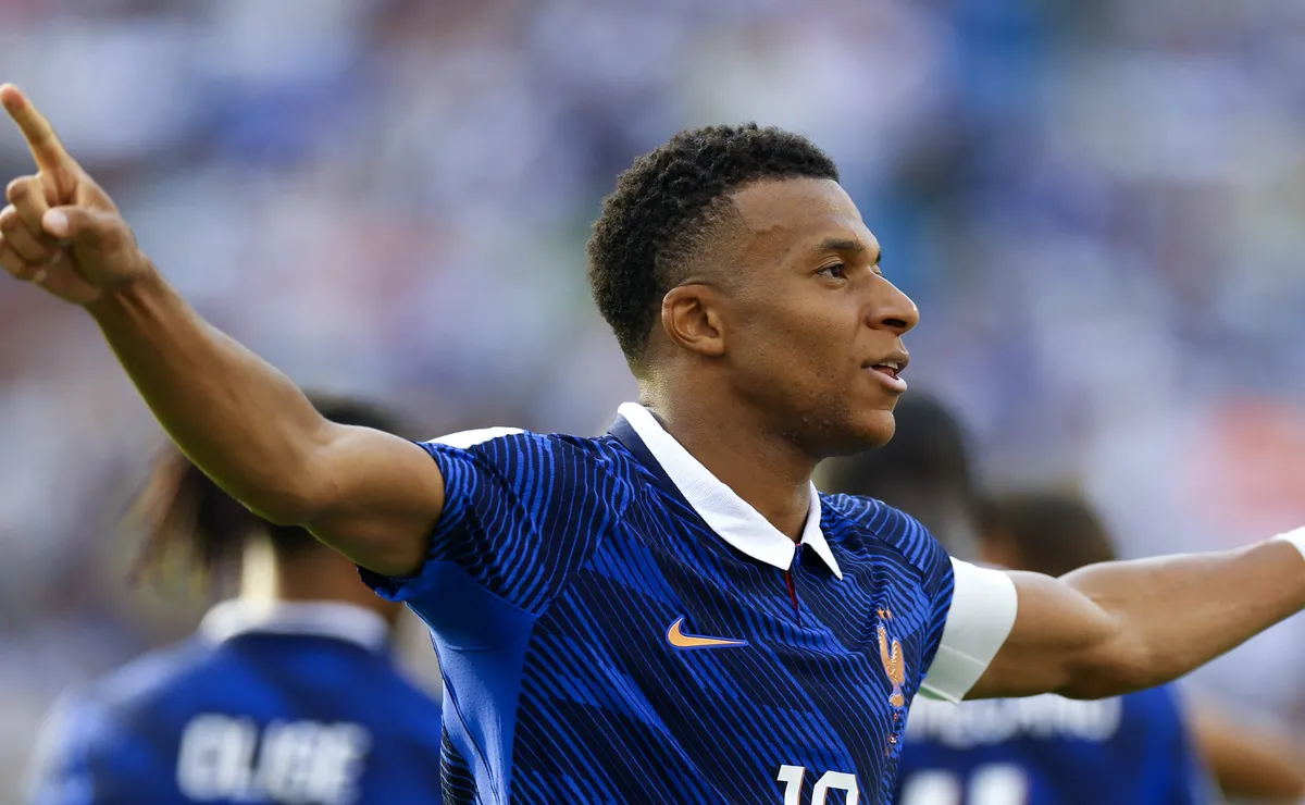 Mbappé brilha em classificação da França e encosta em Messi na artilharia da Copa do Mundo