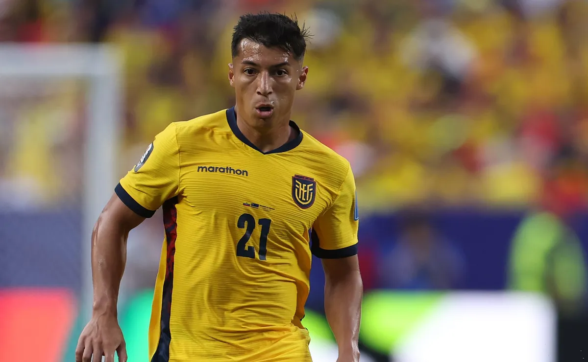 Alan Franco volta à lateral, faz primeiro tempo ruim e Equador acaba eliminado na Copa do Mundo