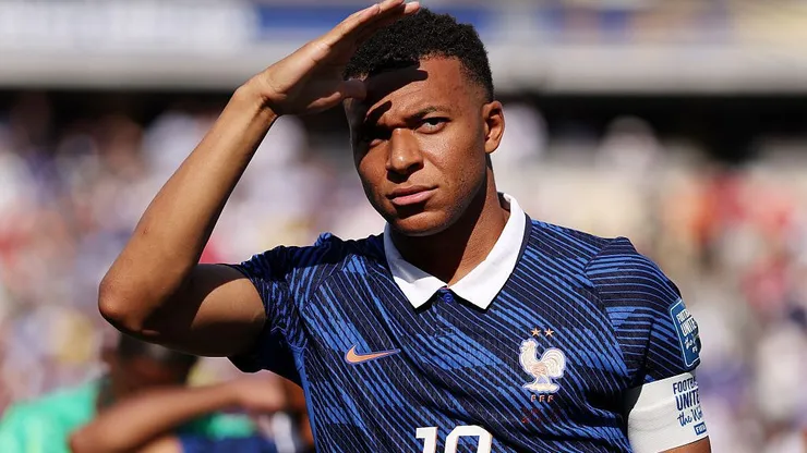 Mbappé rouba a cena com líder na França, mas encontra outro cenário em clubes (Photo by Mattia Ozbot/Getty Images)