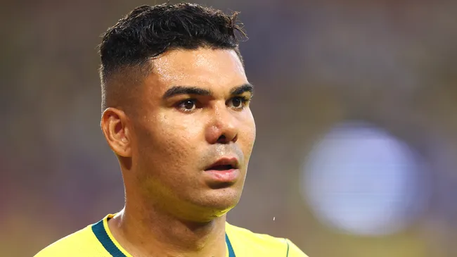Casemiro foi titular da Seleção Brasileira na última Copa do Mundo sob o comando de Carlo Ancelotti – Foto: Megan Briggs/Getty Images