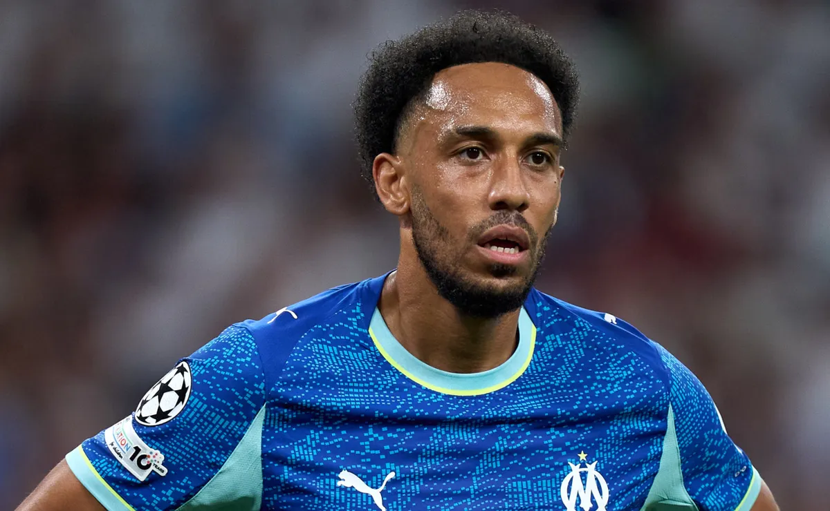 Alvo do Vasco: Aubameyang supera Andrés Gómez em gols e assistências nesta temporada
