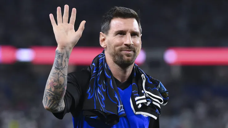 Lionel Messi foi reverenciado pelo adversário.