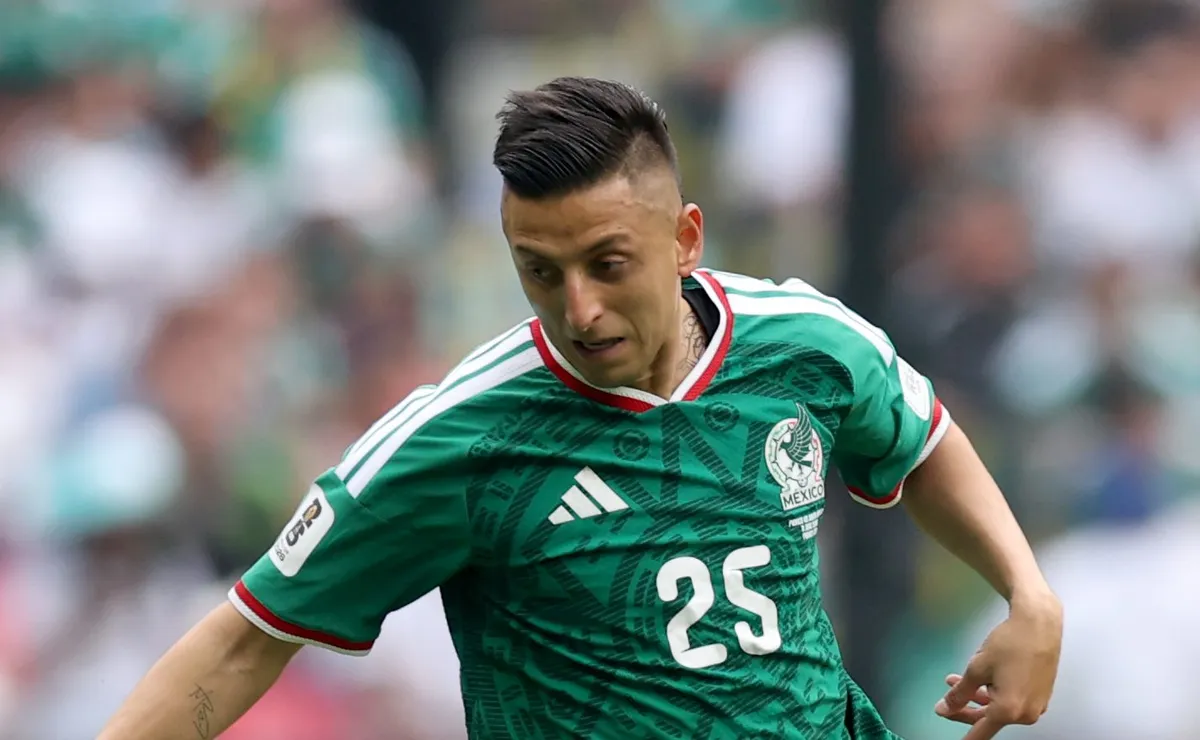 Flamengo monitora Roberto Alvarado durante a Copa do Mundo e avalia contratação do atacante mexicano