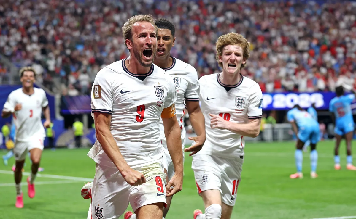 Anthony Gordon, da Inglaterra, compara Harry Kane com Messi e diz que argentino foi o maior da história