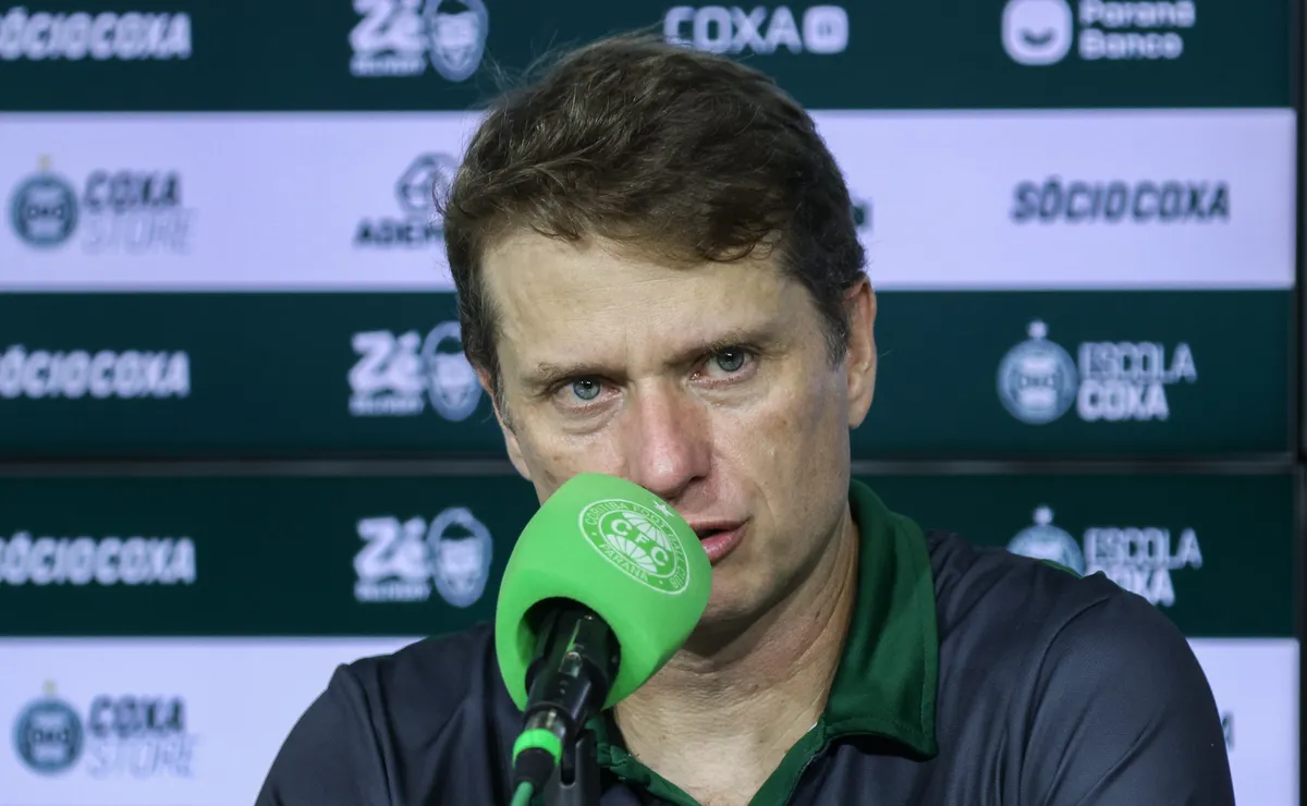 Vasco avança por Fernando Seabra e encaminha contratação do treinador do Coritiba