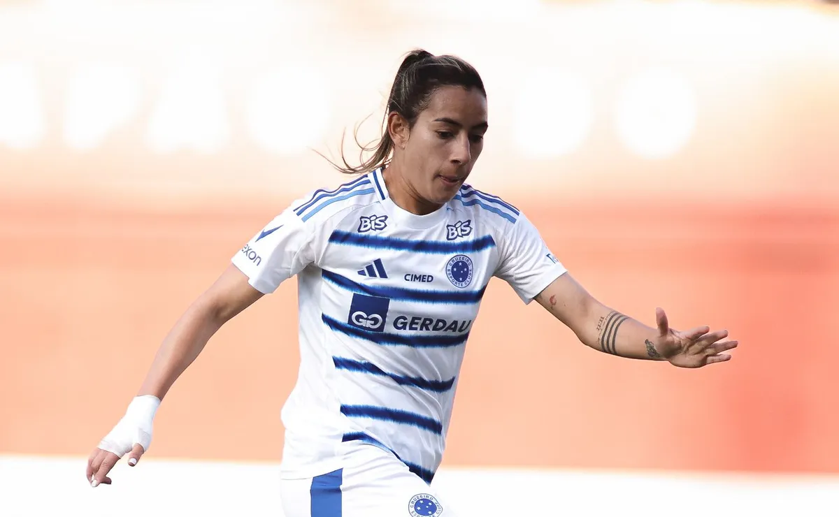 Cruzeiro anuncia a saída da atacante Fabiola Sandoval após fim de contrato
