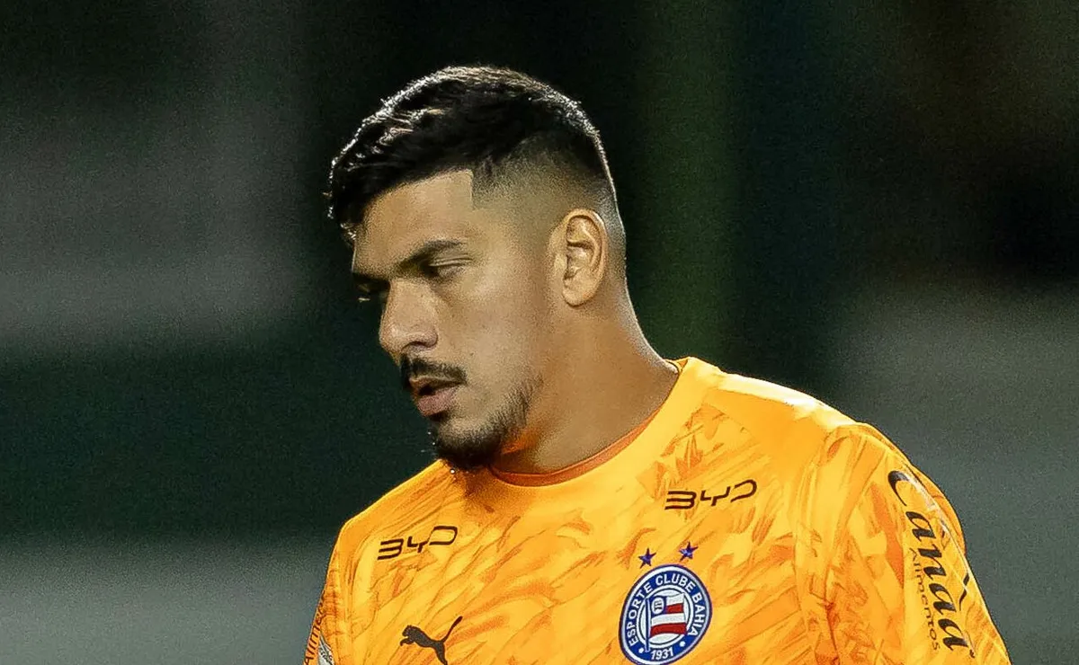 Santos aguarda Brazão para definir futuro de João Paulo; Botafogo segue interessado no goleiro