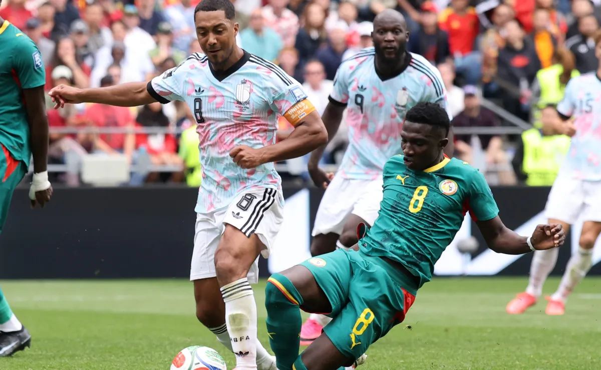 Pênalti no fim gera polêmica em virada épica da Bélgica contra Senegal na Copa do Mundo
