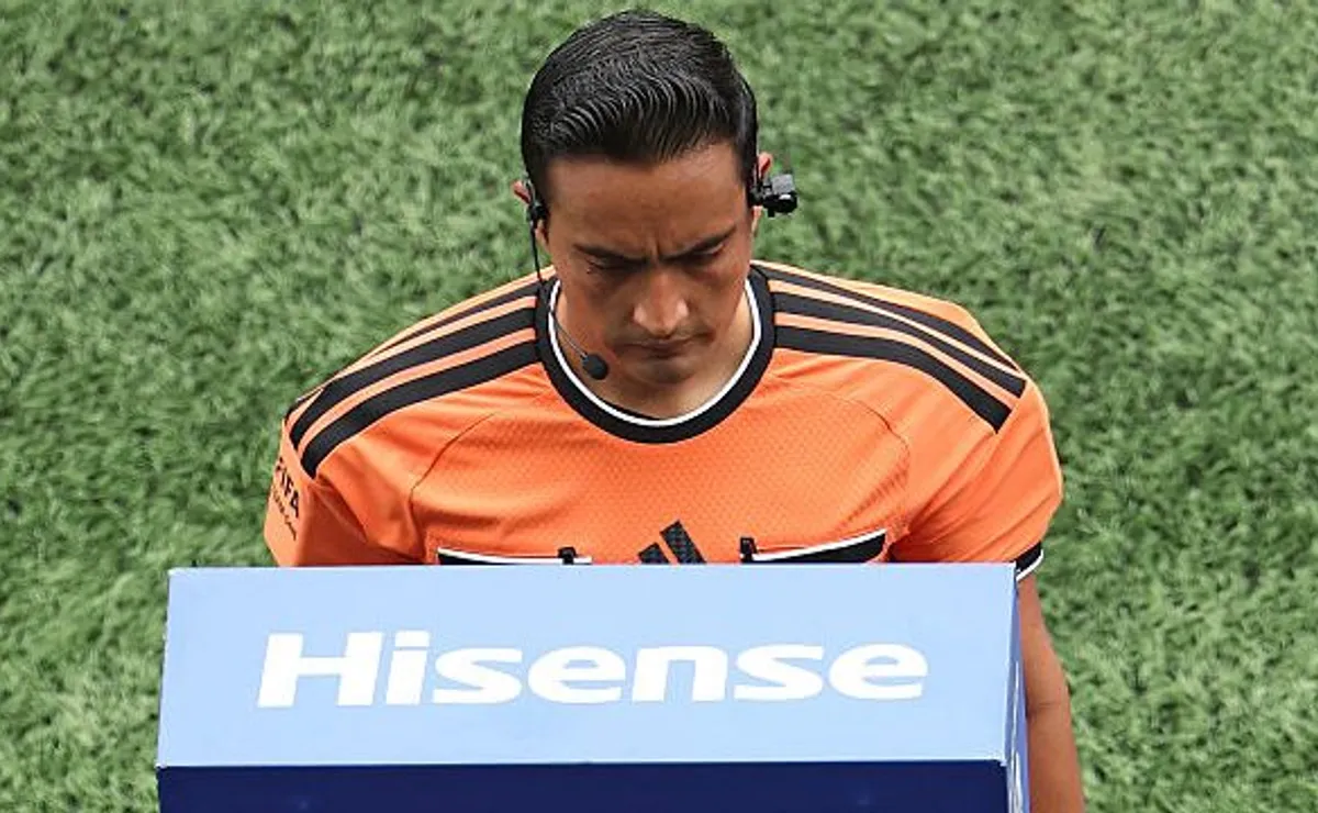 VAR brasileiro recomendou revisão de pênalti polêmico em Bélgica x Senegal na Copa do Mundo