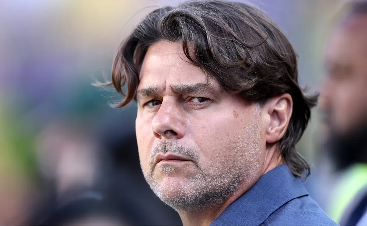 Pochettino “corneta” Claus por expulsão em EUA x Bósnia e compara com lance de Messi
