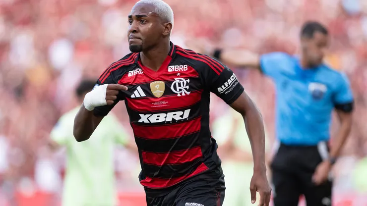 Lorran jogador do Flamengo comemora seu gol durante partida contra o Barcelona no estadio Maracana pelo campeonato COPA INTERCONTINENTAL SUB-20 2025. Foto: Jorge Rodrigues/AGIF