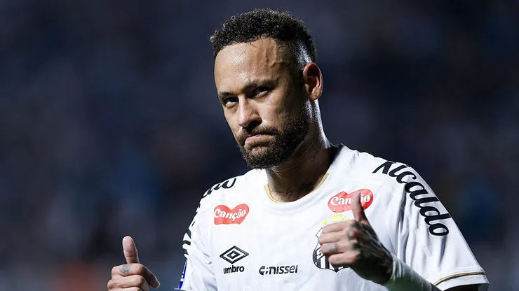 Neymar é um dos que mais irritam os adversários. Foto: Ricardo Moreira/Getty Images