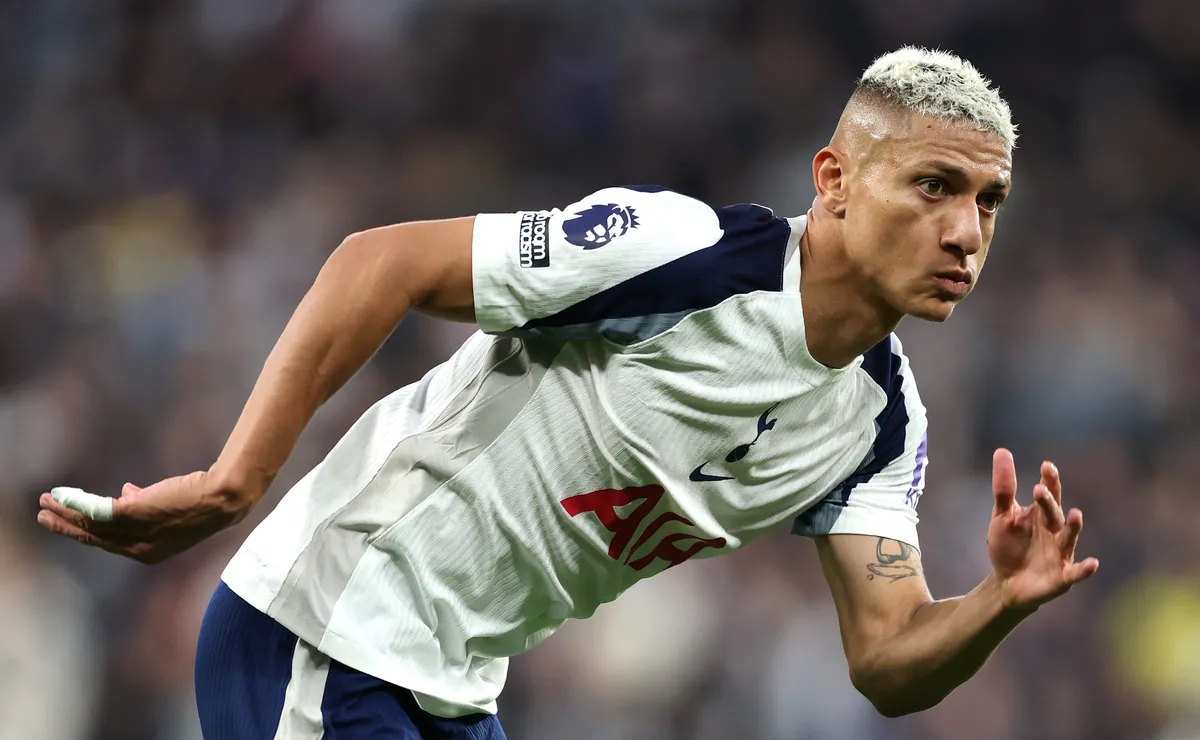 Richarlison e Pepê brilham em amistosos na Europa; João Gomes faz estreia pelo Aston Villa