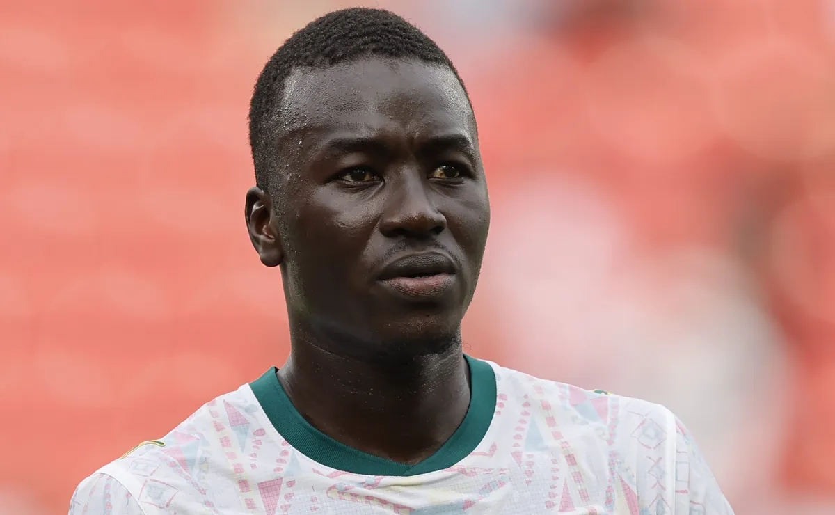 Pape Gueye anuncia após eliminação que não jogará por Senegal com comissão atual