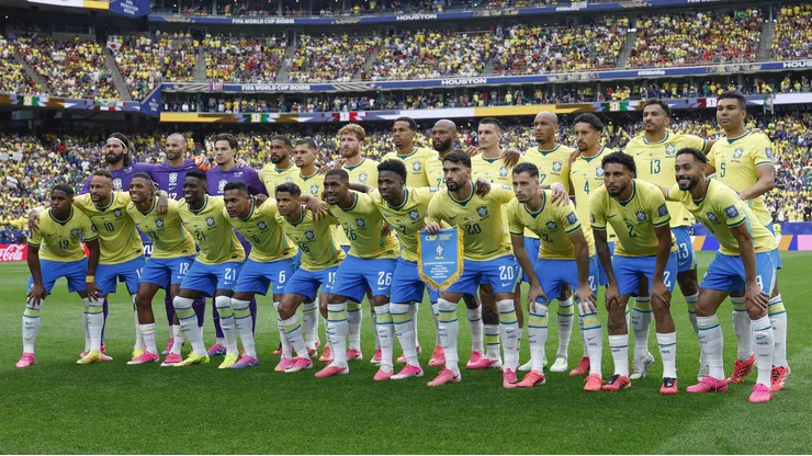 Jogadores do Brasil antes da partida contra o Japão