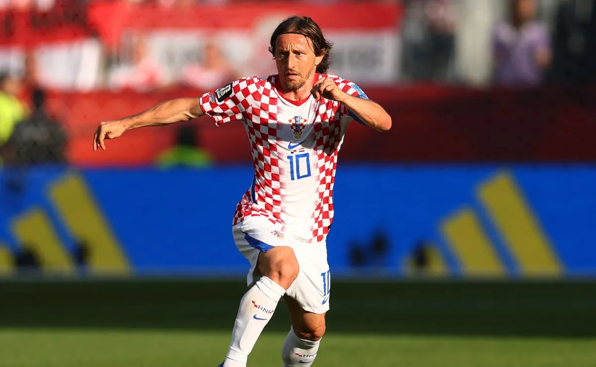 Modric encara Cristiano Ronaldo em busca da primeira vitória no confronto em Portugal x Croácia
