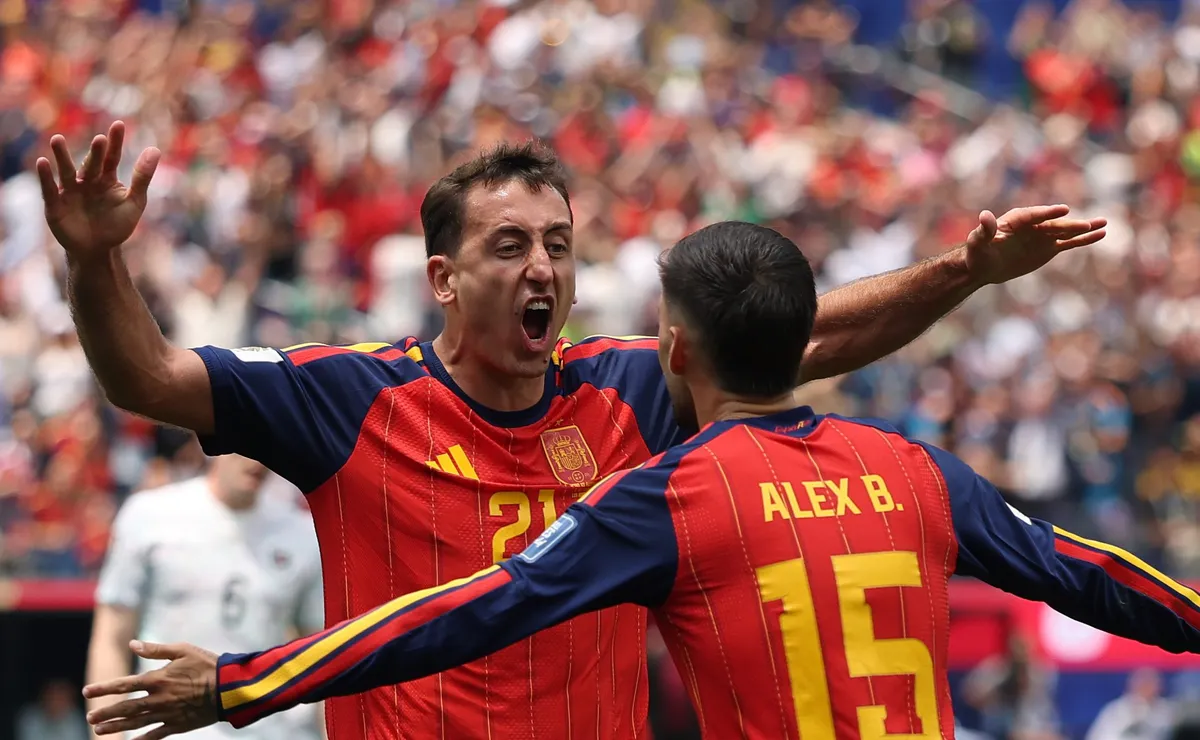 Espanha vence e convence contra a Áustria e avança na Copa do Mundo com gols de Oyarzabal e Pedro