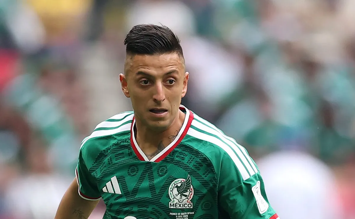 Diretoria do Flamengo descarta contratação de Roberto Alvarado da Seleção Mexicana