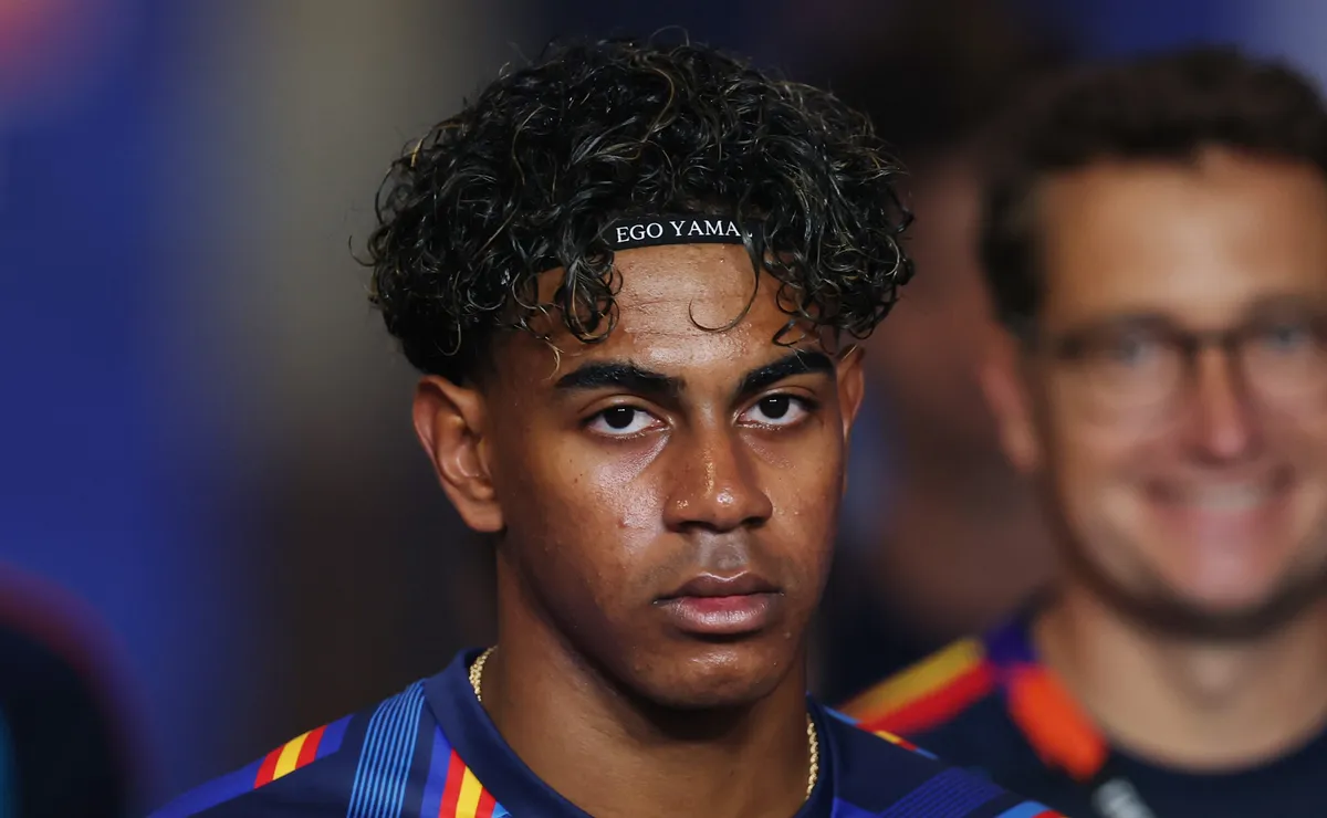 Koundé minimiza declaração de Lamine Yamal sobre favoritismo entre França e Espanha na Copa