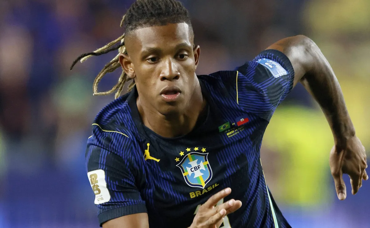 Danilo larga na frente para assumir vaga de Paquetá na Seleção, informa Fred Caldeira
