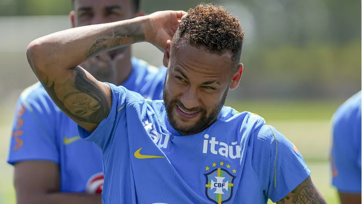 Neymar durante treino do Brasil desta quinta-feira (2)