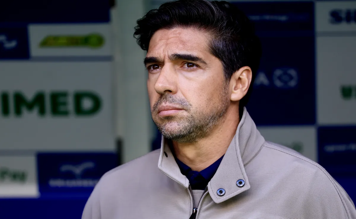 A barca alviverde: Abel Ferreira ‘risca’ Naves dos planos e Palmeiras prepara saída do zagueiro