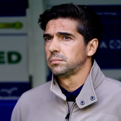 Abel Ferreira 'risca' Naves dos planos e Palmeiras