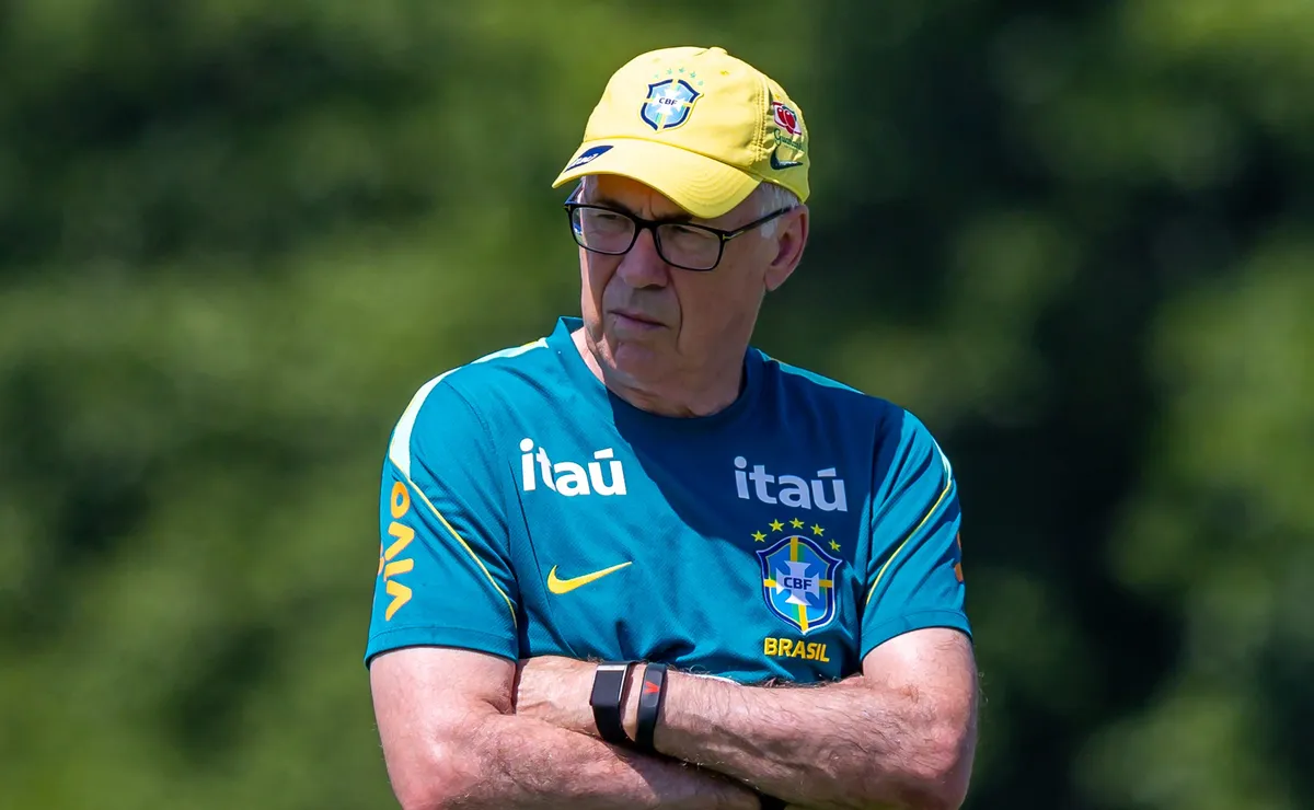 Da prancheta à IA: Ancelotti potencializa método tecnológico para treinar o Brasil