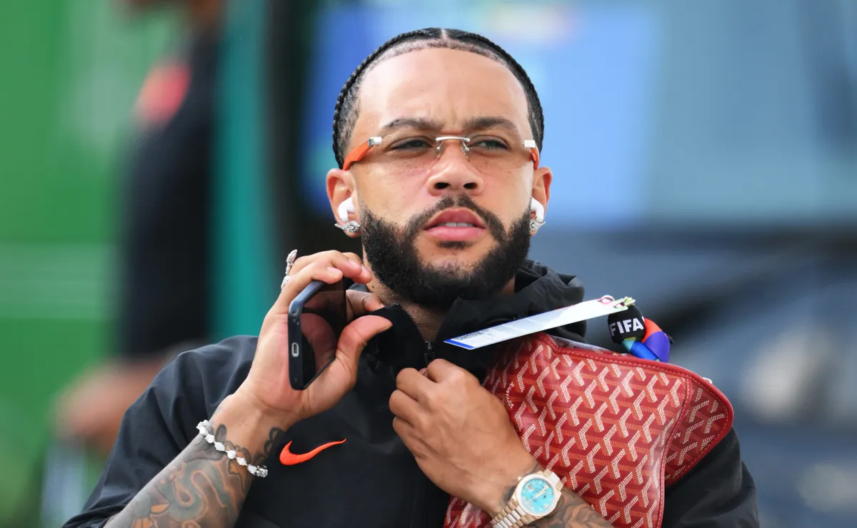 Memphis Depay faz exigências e “trava” renovação no Corinthians; holandês quer R$ 50 milhões por ano