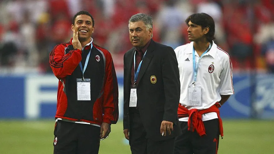 Carletto e Ronaldo Fenômeno, no Milan, em 2007: A bola relação com os brasileiros vem de velhos tempos (Photo by Shaun Botterill/Getty Images)