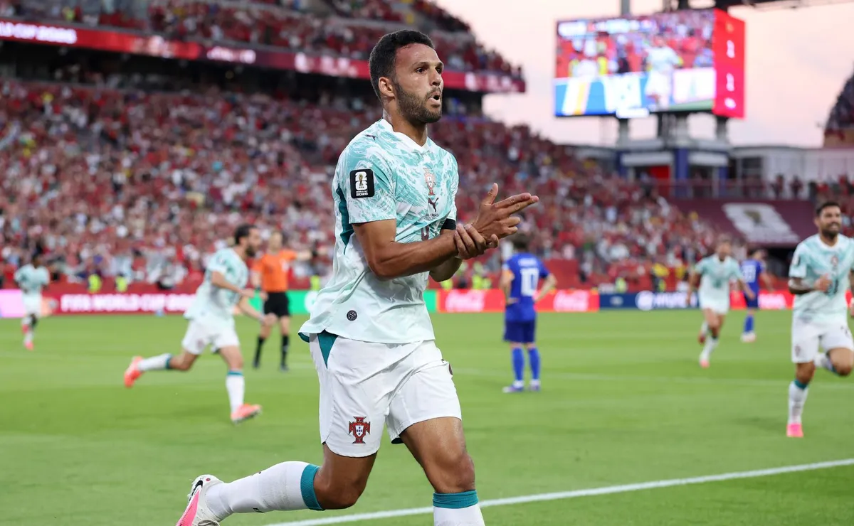 Com poucos minutos, Gonçalo Ramos supera Cristiano Ronaldo em eficiência nas Copas