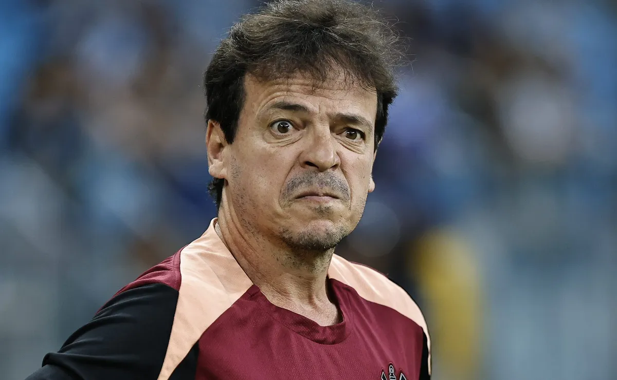 Corinthians envia representantes para a Copa do Mundo a pedido de Diniz para ir em busca de opções