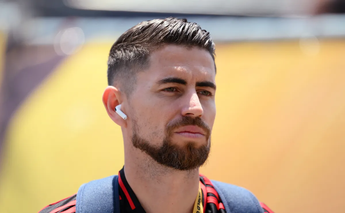 Jorginho comete falha em Flamengo x River Plate, mas se recupera no gol de Samuel Lino