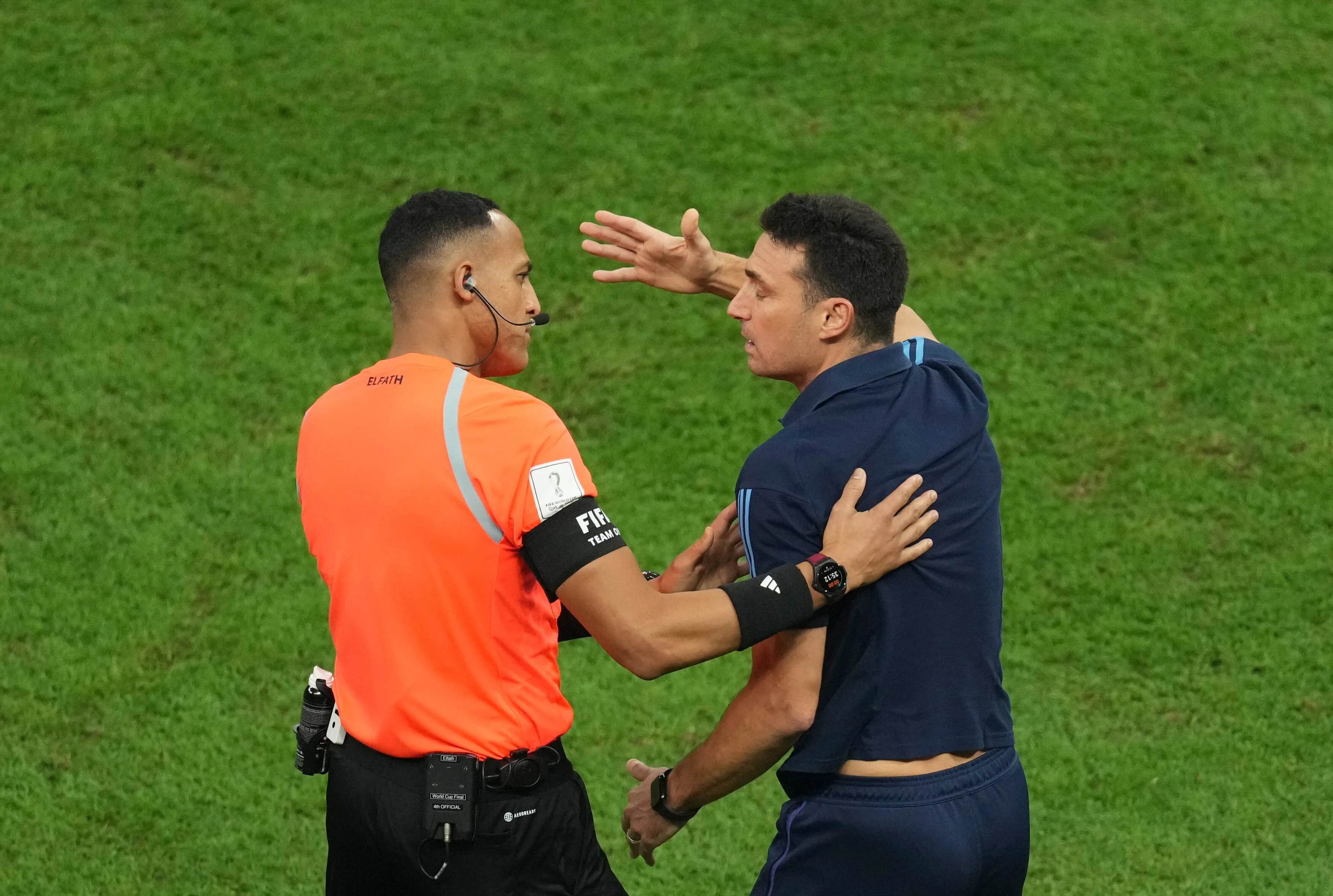 Elfath trabalhou como 4º árbitro na final entre Argentina e França na última Copa, em 2022 – Foto: IMAGO / Xinhua