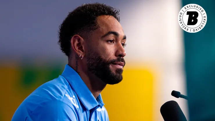 Matheus Cunha durante a coletiva. Foto: Rodolfo Buhrer/AGIF