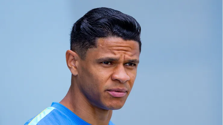 Douglas Santos durante treino em Nova Jersey.